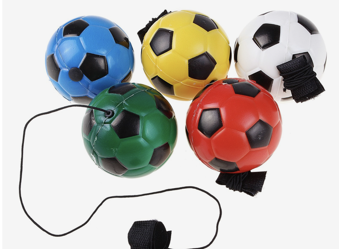 Мяч 6 футбол. Мячик на резинке. Мячик на резинке игрушка. Мяч на резинке для футбола. Тренажер для футбола мяч на резинке.