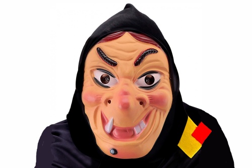 Маска Ведьма в черном платке шатенка, бежевый пластик, черная ткань, без размера Маска Ведьма в черном платке шатенка, бежевый пластик, черная ткань, без размера