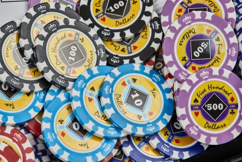 Набор для покера Crown POKER GAME в алюминиевом черном кейсе, 1000 фишек + 2 колоды карт + 5 кубиков фото 5