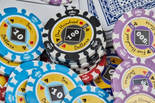 Набор для покера Crown POKER GAME в алюминиевом черном кейсе, 1000 фишек + 2 колоды карт + 5 кубиков фото 4