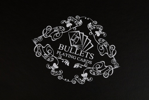 Набор для покера Bullets POKER в алюминиевом черном кейсе, 300 фишек + 2 колоды карт + 5 кубиков фото 2
